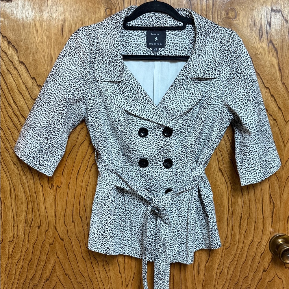Forever 21 gray and black animal print jacket Size Large